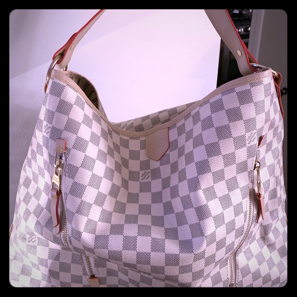 White shoulder bag
